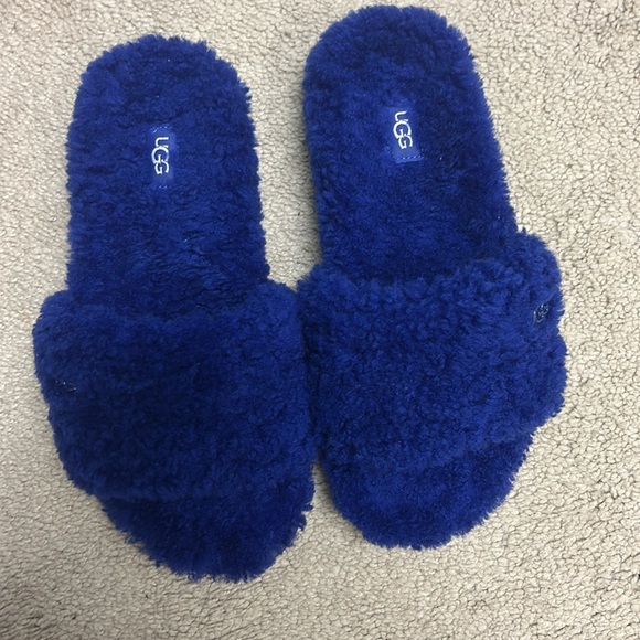 Ugg slippers/slides - Picture 2 of 3